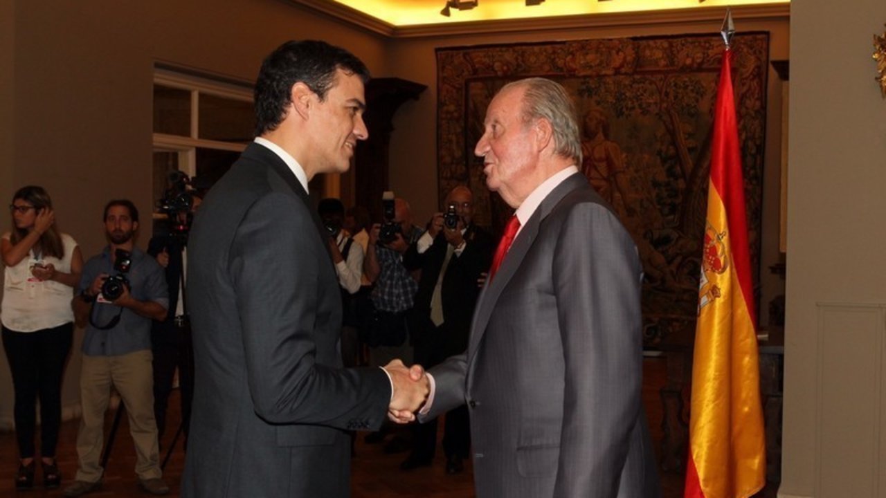 Pedro Sánchez y Juan Carlos I, en una imagen de archivo.