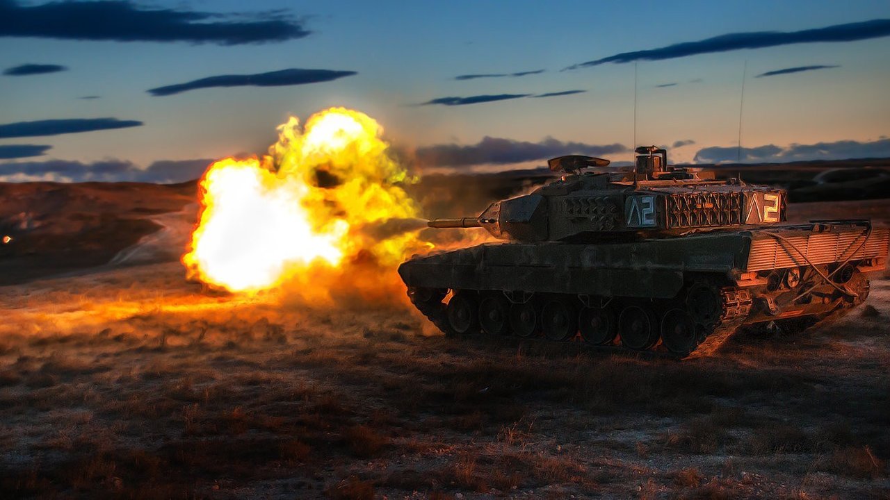 Carro de combate Leopard del Ejército de Tierra durante unos ejercicios de tiro real.