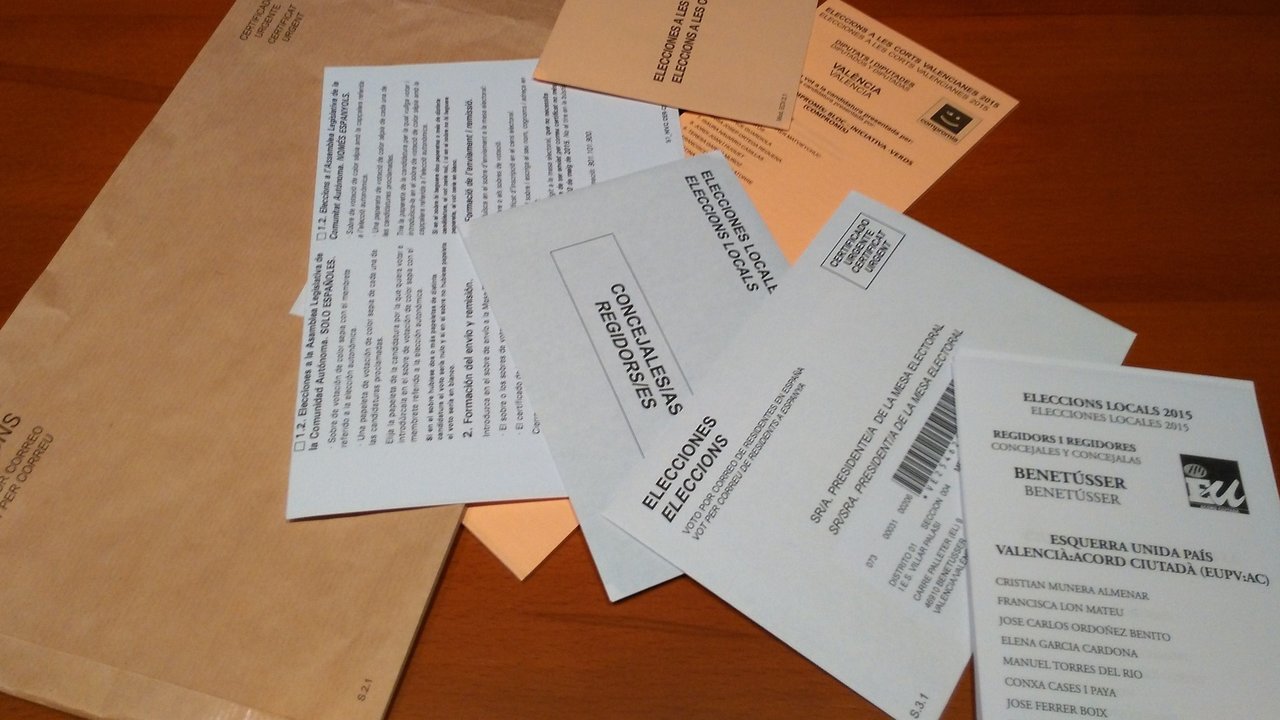 Papeletas de las elecciones municipales de 2015.