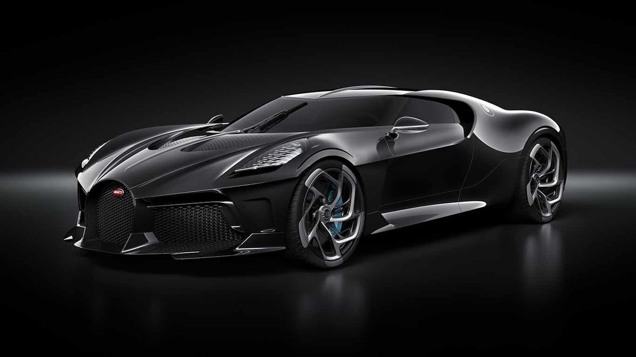 En el Bugatti La Voiture Noire no falta la típica parrilla en forma de herradura, característica de la marca.