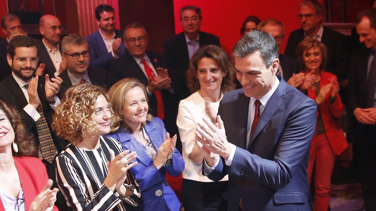 Varias ministras y Pedro Sánchez en la presentación del programa del PSOE.