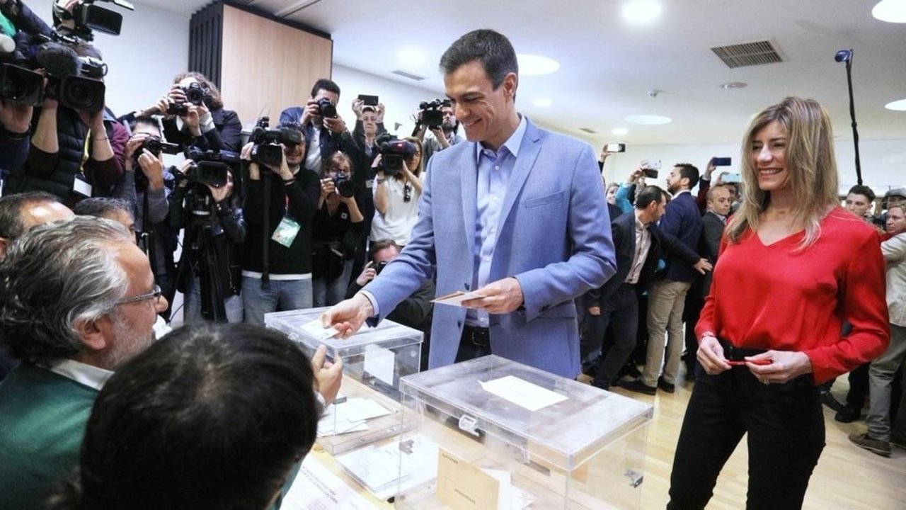 Pedro Sánchez vota en las elecciones generales del 28 de abril de 2019.