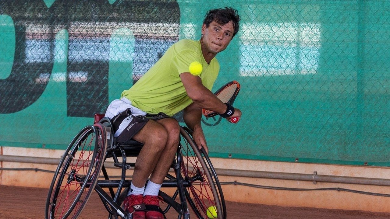 “Cisco Garcia lleva cuatro Ali sobre ruedas, a pesar de la silla”.