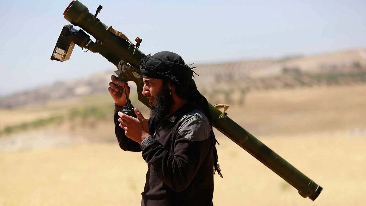 Un terrorista del Daesh con un lanzamisiles en Siria.