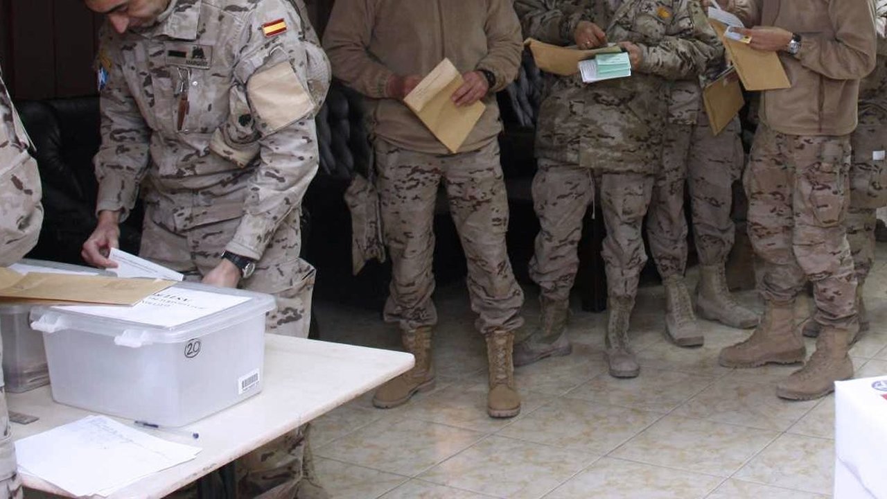 Militares votan en el extranjero.