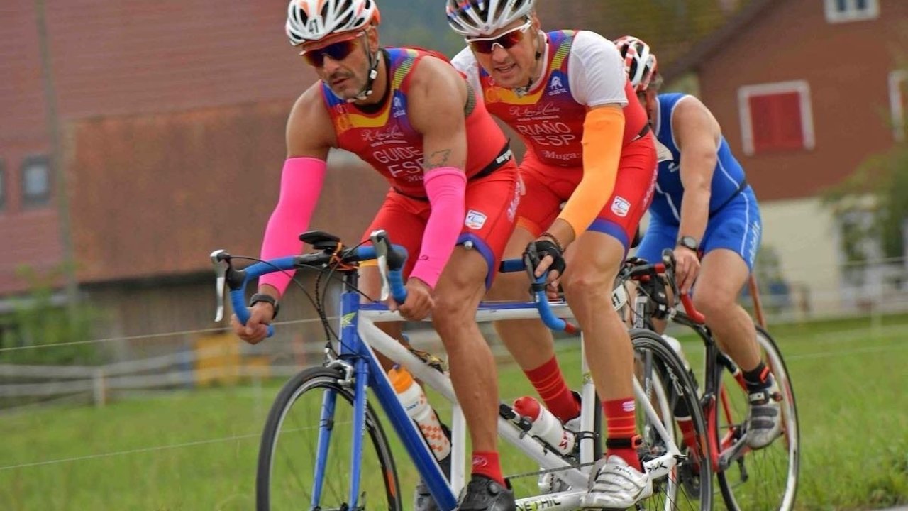 Jesús Celada y Fernando Riaño durante el Campeonato del Mundo de Duatlón de larga distancia celebrado en septiembre en Zofingen (Suiza).