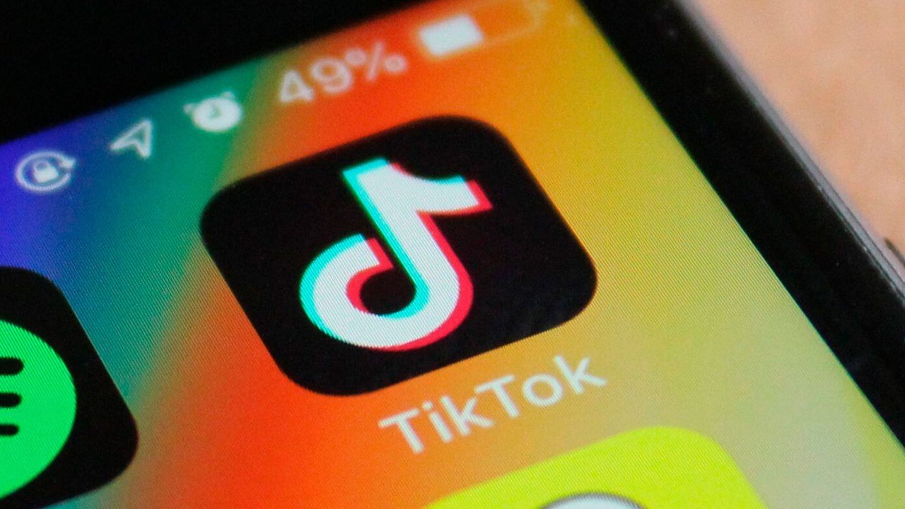 App TikTok instalada en un smartphone.