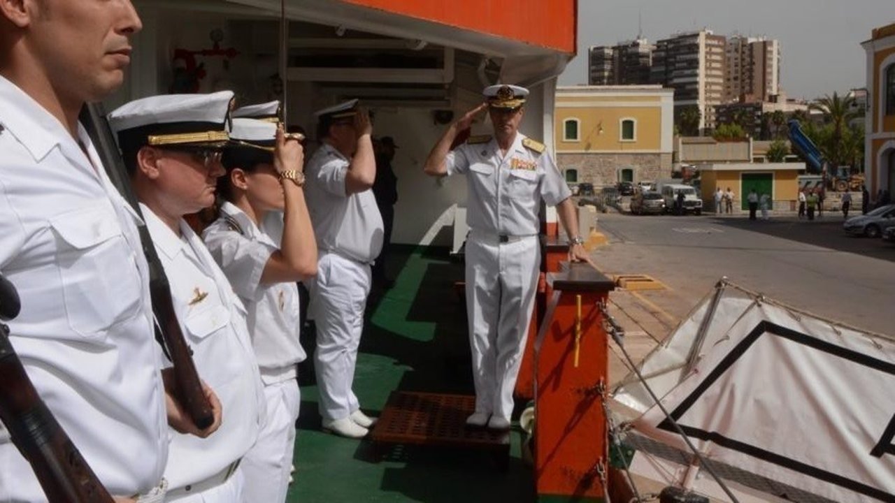Salvador Delgado, en un buque de la Armada.