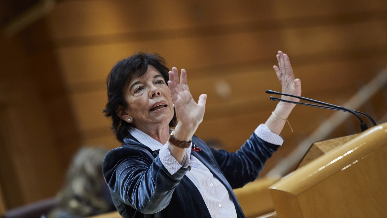 Isabel Celaá, en el Senado.