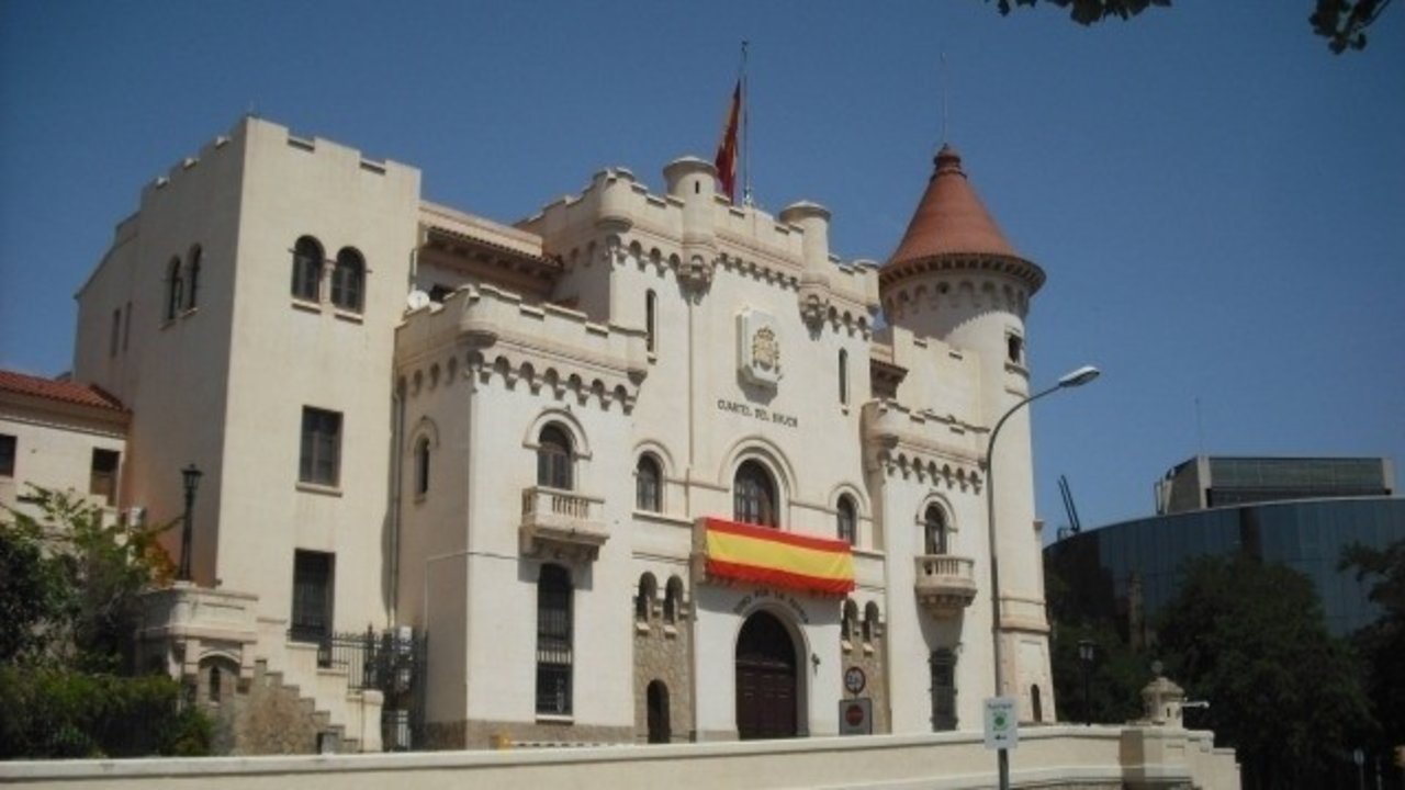 Fachada del cuartel de El Bruc en Barcelona.