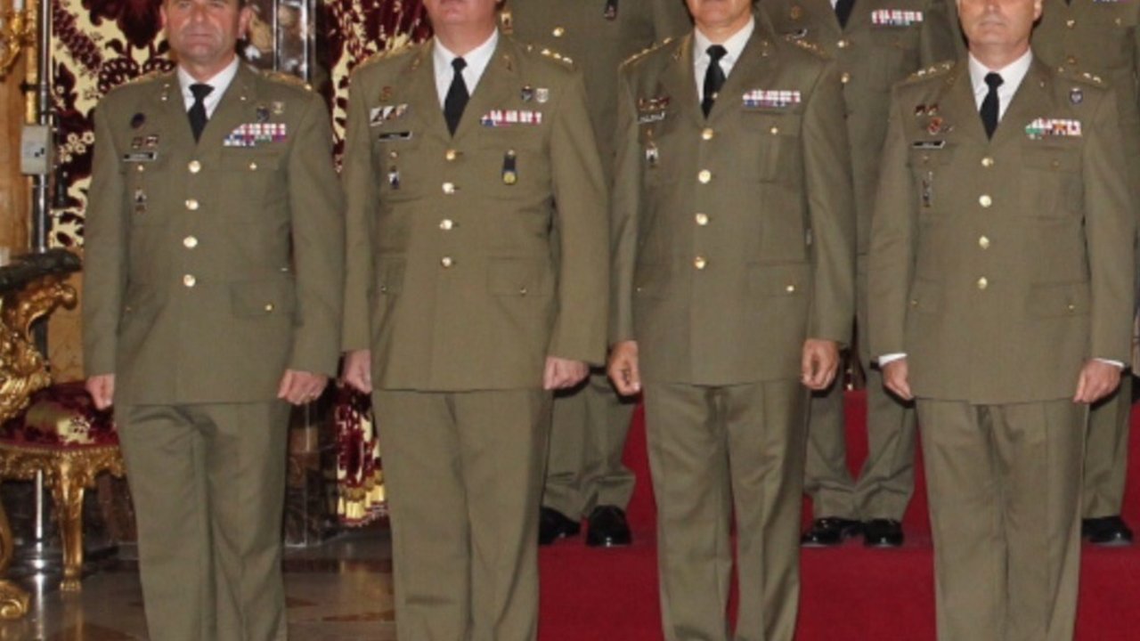 Un grupo de coroneles del Ejército de Tierra.