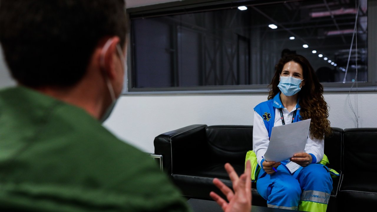 Una psicóloga sanitaria especializada en pandemia trabaja en el hospital provisional de IFEMA