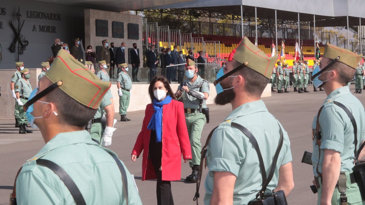 Margarita Robles visita la Brigada Rey Alfonso XIII II de La Legión en Viator, Almería (Foto: Iñaki Gomez / Ministerio de Defensa).