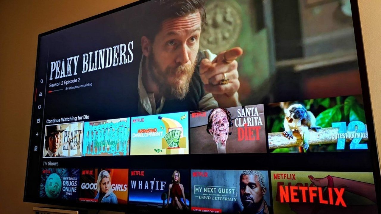 Televisor conectado a la plataforma de streaming Netflix