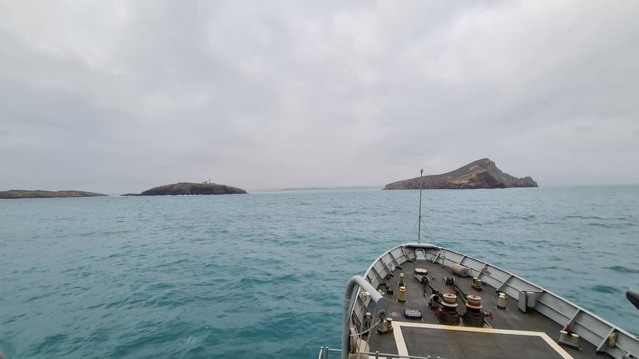 El patrullero 'Centinela' de la Armada, junto a las Islas Chafarinas, en una imagen de archivo (Foto: Armada española).