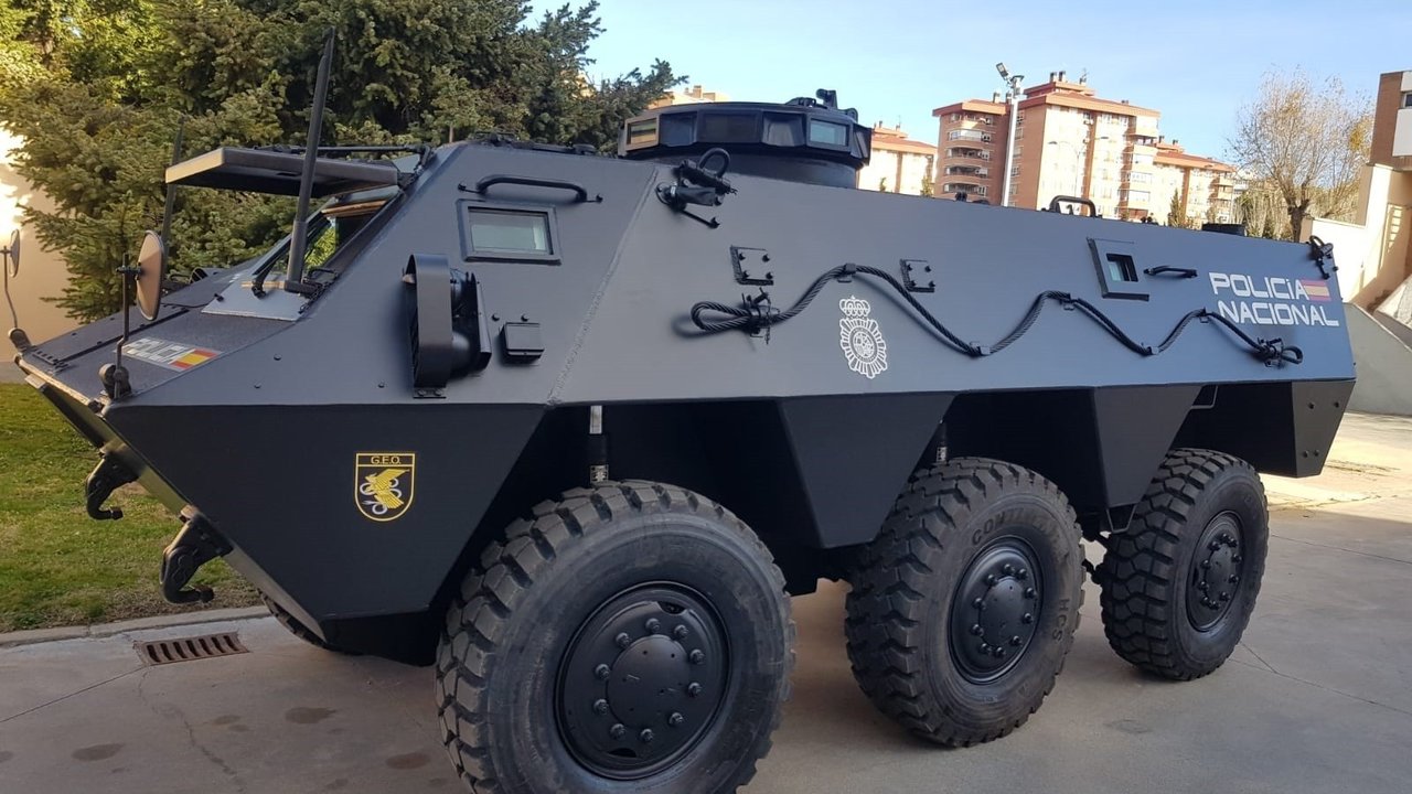 Vehículo BMR del GEO de la Policía Nacional.