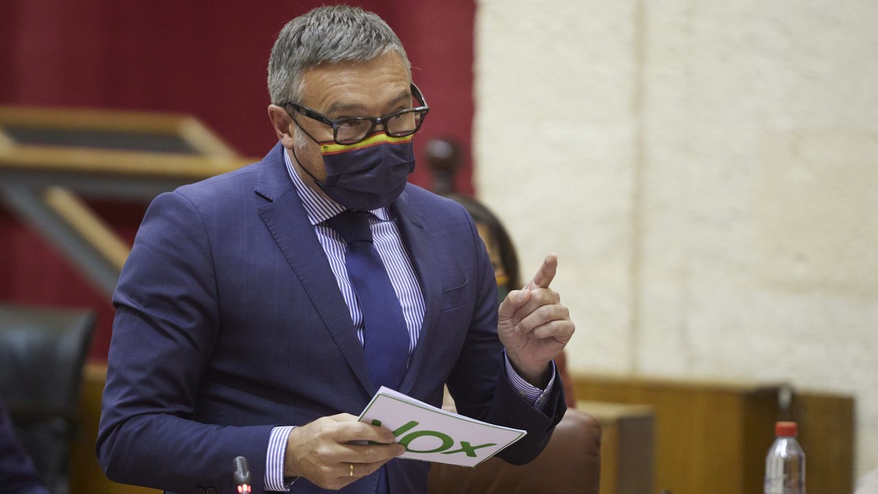 El portavoz del Grupo Parlamentario Vox, Manuel Gavira, durante sesión plenaria ordinaria en el Parlamento de Andalucía, a 23 de febrero de 2022 en Sevilla (Andalucía, España)


