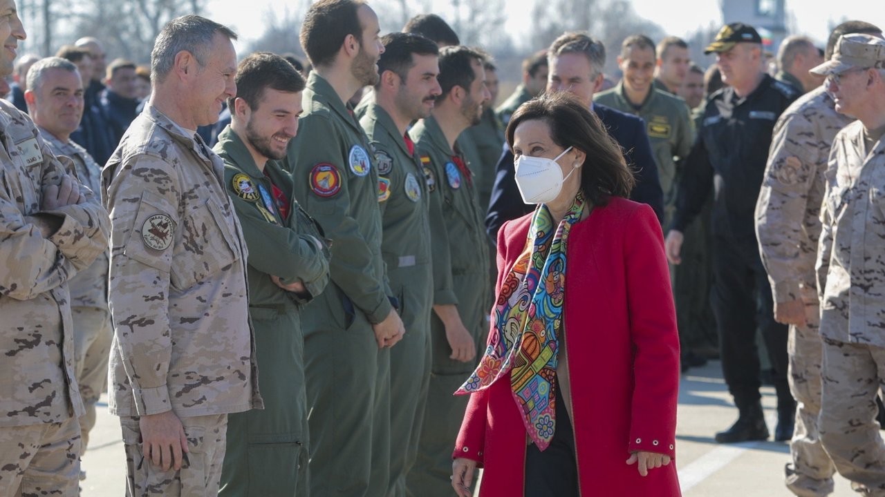 Margarita Robles visita a los militares destacados en Bulgaria (Foto: Iñaki Gómez/MDE).