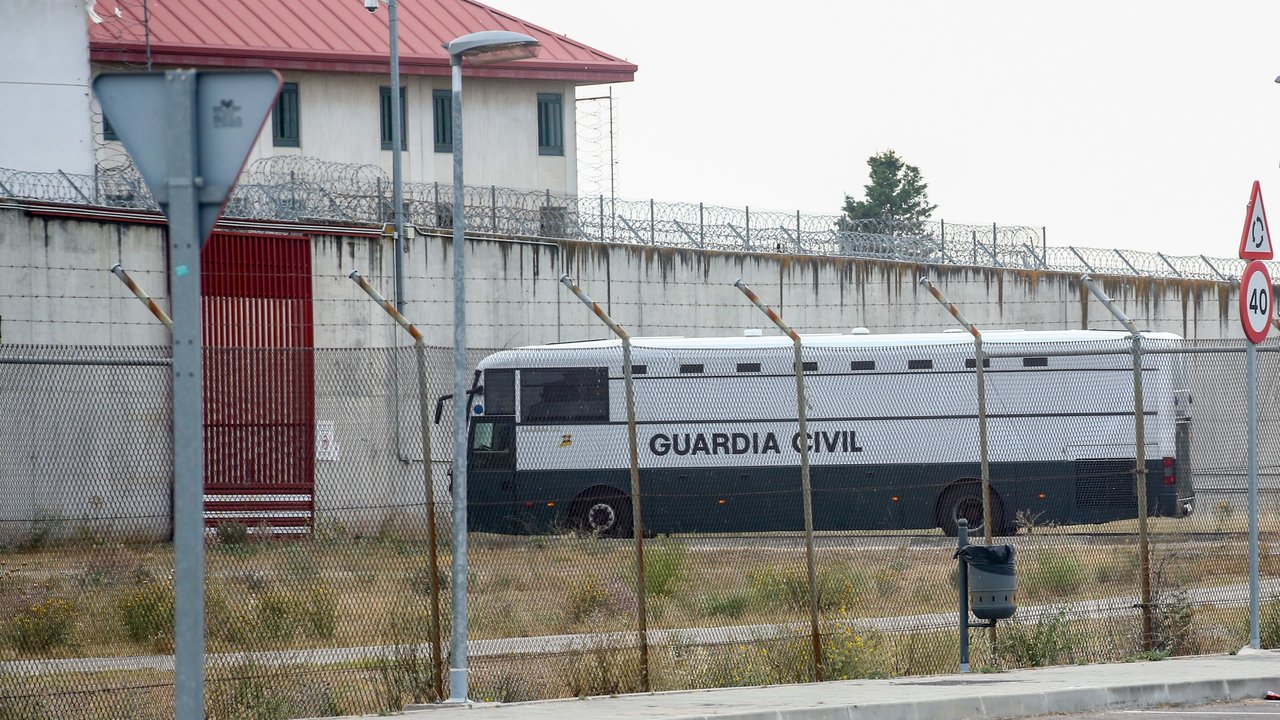 Un furgón de la Guardia Civil en una prisión.