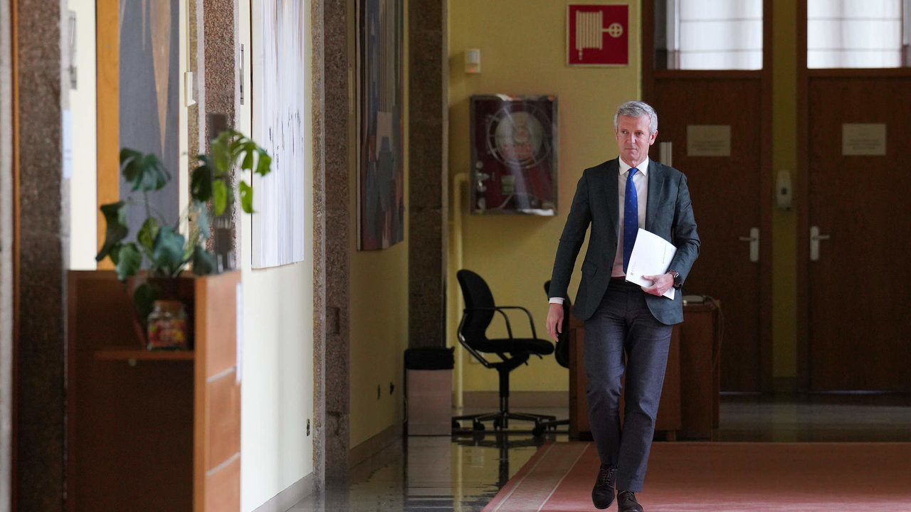 Alfonso Rueda, candidato a presidente de la Xunta se reune con Miguel Santalices en el parlamento despues  de la ronda de consultas de los partidos para nuevo presidente xunta