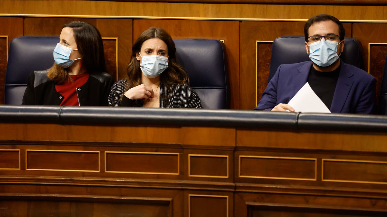 La ministra de Derechos Sociales y Agenda 2030, Ione Belarra; la ministra de Igualdad, Irene Montero; y el ministro de Consumo, Alberto Garzón.