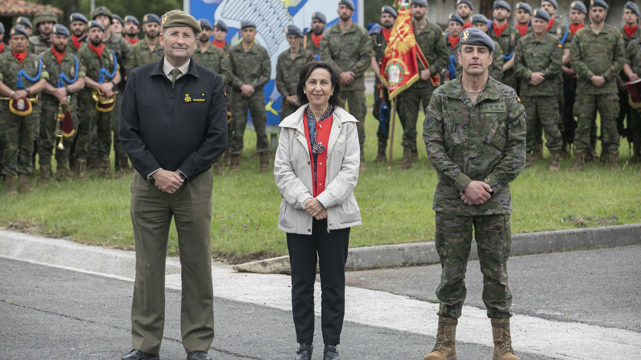 Margarita Robles, ministra de Defensa, realiza una visita al regimiento ‘Principe’ no3, en el Acuartelamiento Cabo Noval. En Siero, (Asturias), a 13/05/2022 (© Jorge Peteiro / Europa Press)