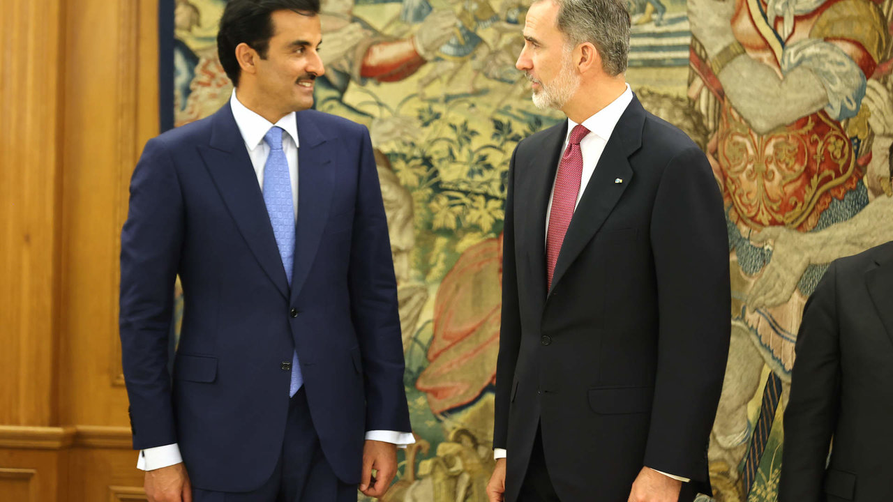 El Rey Felipe y el emir de Qatar, Tamim bin Hamad al Thani.