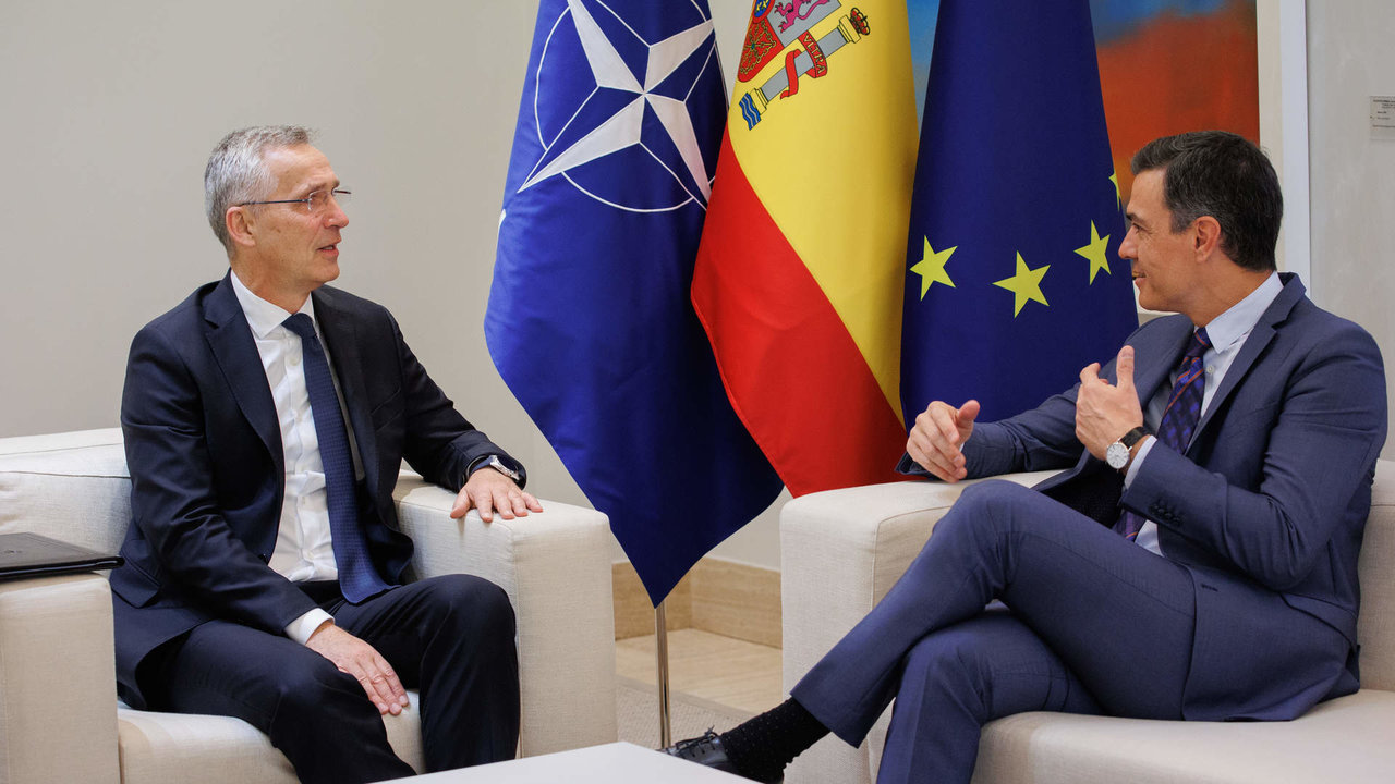 El secretario general de la OTAN, Jens Stoltenberg, y el presidente del Gobierno, Pedro Sánchez.