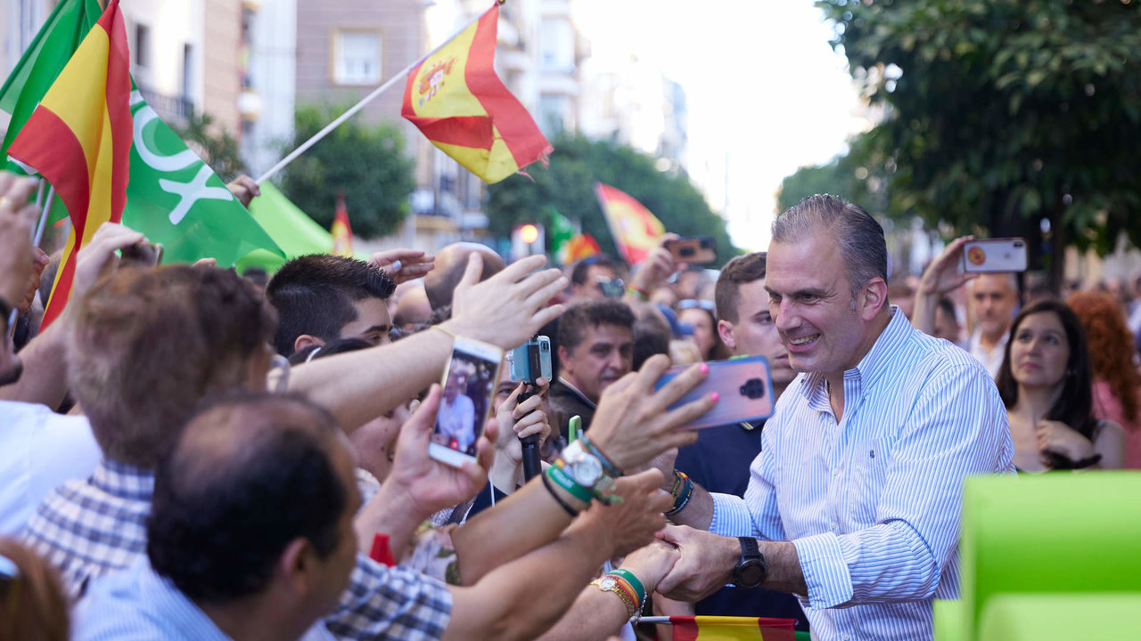 El miembro de Vox, Javier Ortega Smith, durante el acto público de Vox en la calle Asunción del barrio de los Remedios, a 3 de junio de 2022 en Sevilla (Andalucía, España)

