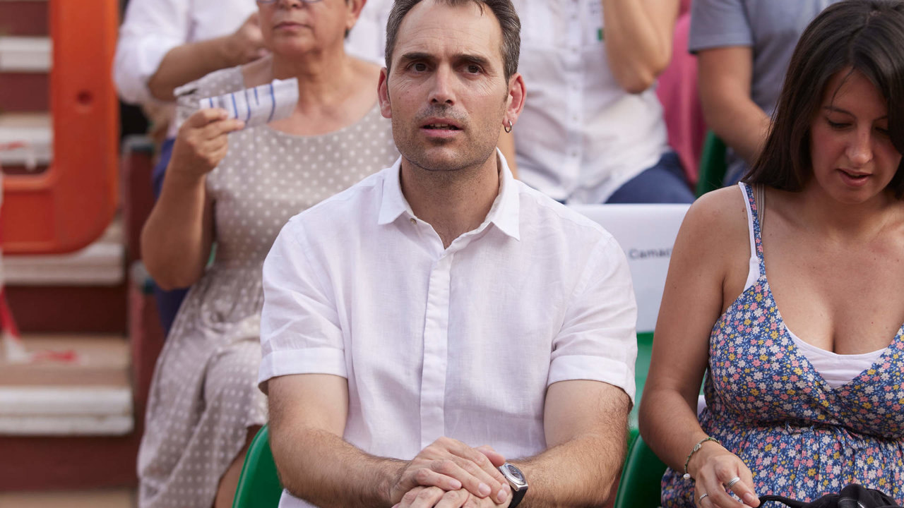 El coordinador general de IU Andalucía, Toni Valero, durante el acto central de la campaña electoral de la coalición Por Andalucía en el Auditorio Los del Río en Dos Hermanas, a 14 de junio del 2022 en (Sevilla, Andalucía)

