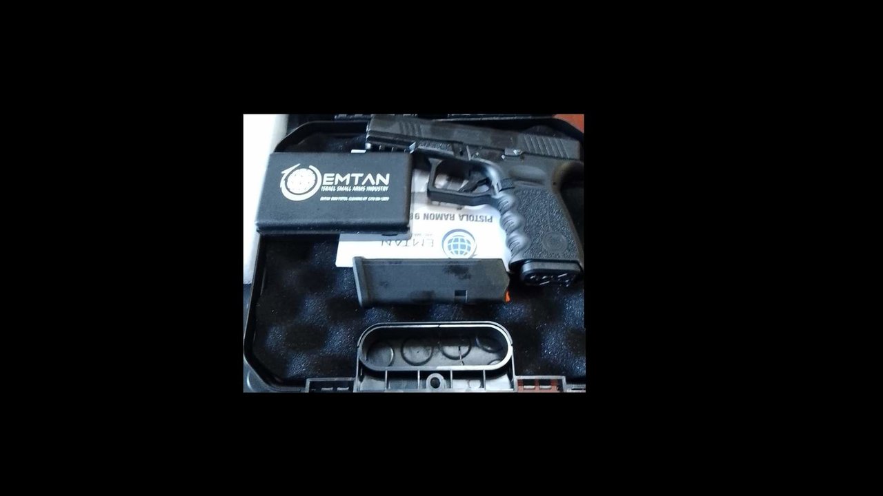 Pistola Ramon entregada en una comandancia de la Guardia Civil.