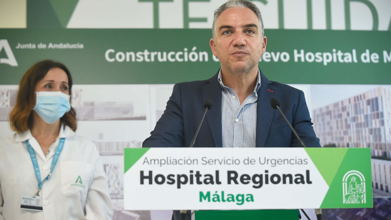 El consejero de la Presidencia, Administración Pública e Interior y consejero de Salud y Familias en funciones, Elías Bendodo; participa en la inauguración de las urgencias del Hospital Regional de Málaga tras su ampliación a 22 de julio de 2022 en Málaga, Andalucía.