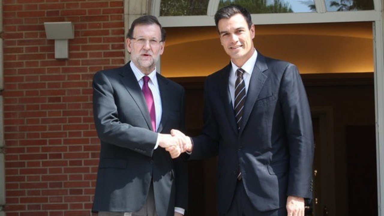 Rajoy recibe a Pedro Sánchez en La Moncloa, el pasado julio.