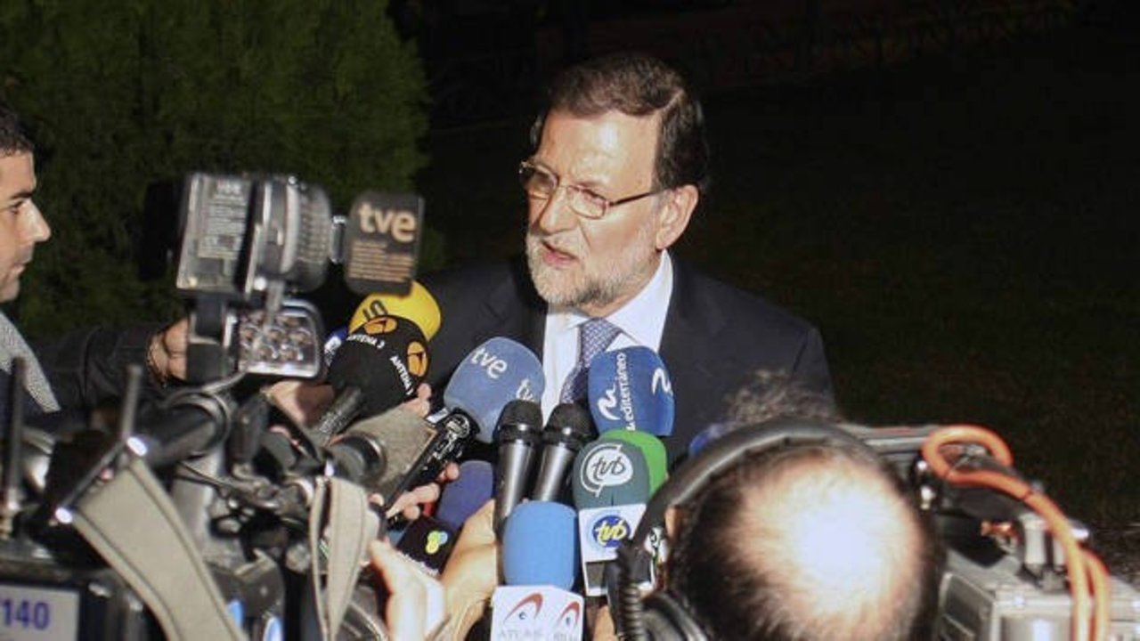 Rajoy, informando a los medios del atentado en Afganistán.