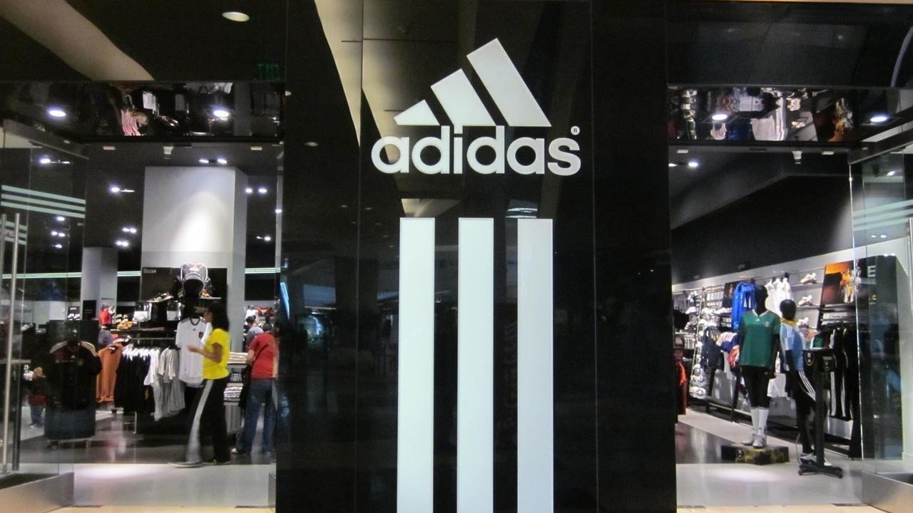 Clínica Emperador Vatio Adidas ha vendido Reebok por 2.100 millones a Authentic Brands Group