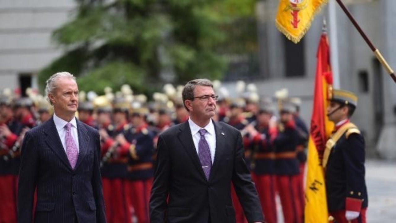 El ministro de Defensa Pedro Morenés con el secretario de Defensa de EEUU, en la sede del Ministerio de Defensa durante una visita oficial en 2015.