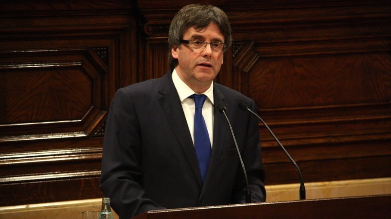 Carles Puigdemont, anunciando en el Parlament la cuestión de confianza.