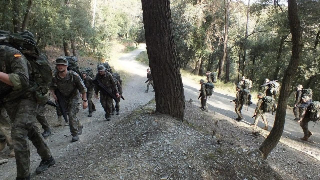 Militares del Ejército realizan una marcha en el parque natural barcelonés de Collserola (imagen del Ejército de Tierra).
