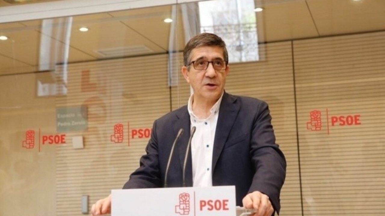 Patxi López tras registrar su candidatura en Ferraz.