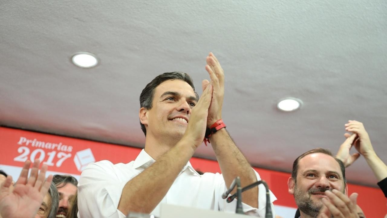 Pedro Sánchez celebra su victoria en las primarias del PSOE.