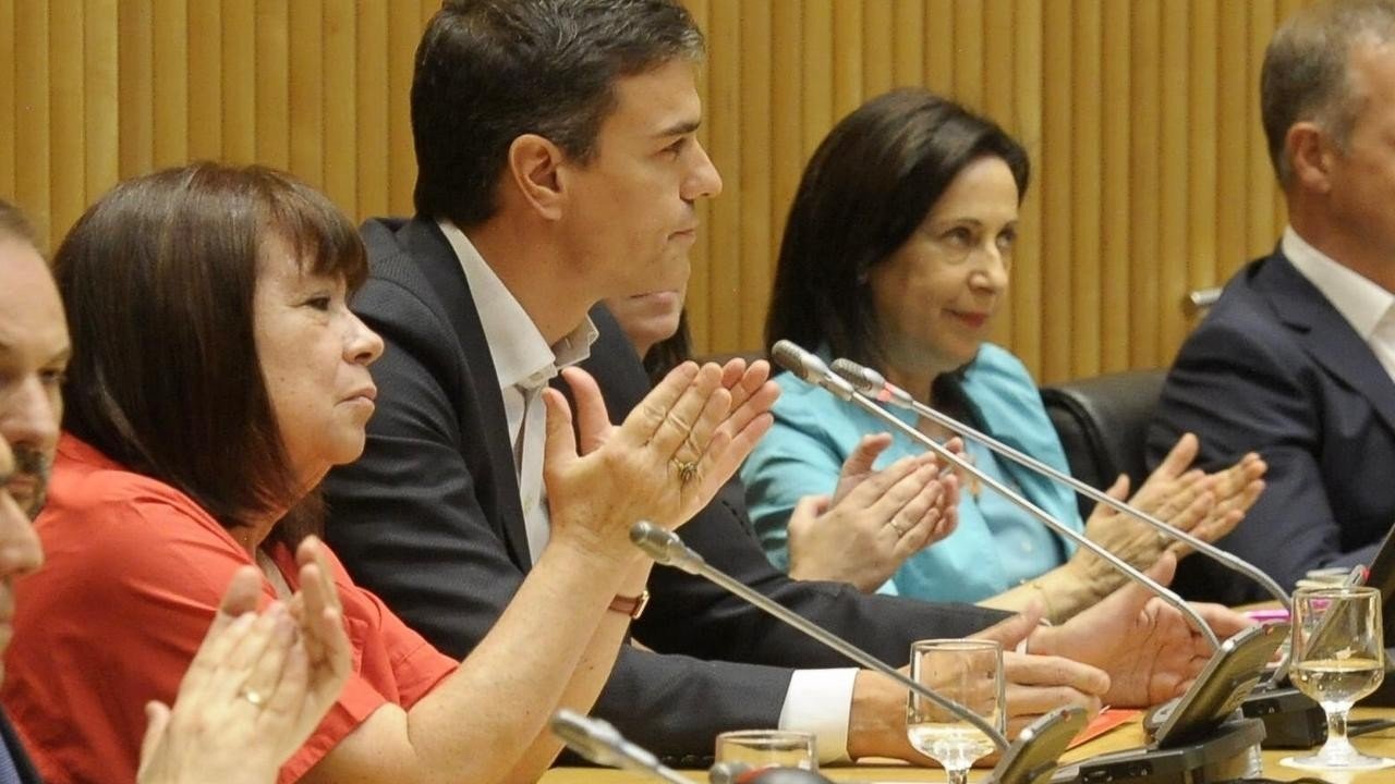 Cristina Narbona, Pedro Sánchez y Margarita Robles.