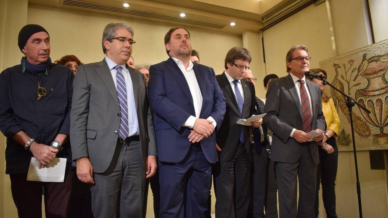 Lluis Llach, Francesc Homs, Oriol Junqueras, Carles Puigdemont y Artur Mas.