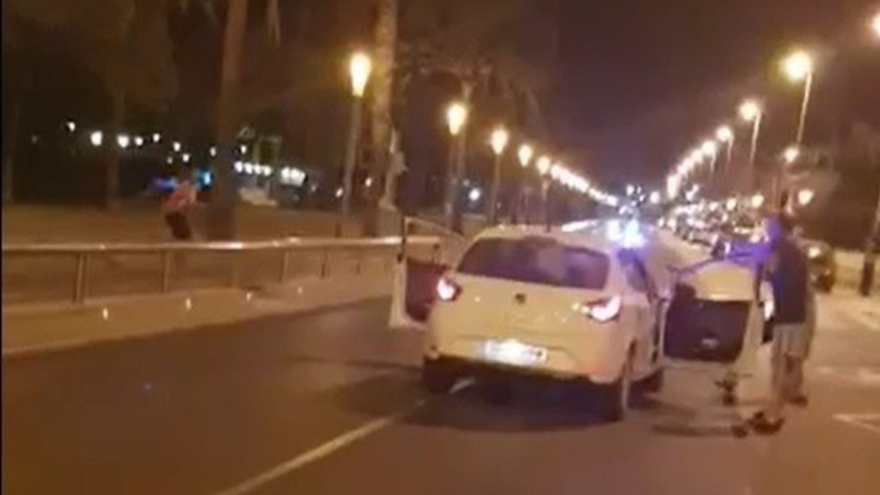 Los Mossos disparan al quinto terrorista que atacó en Cambrils (Tarragona).
