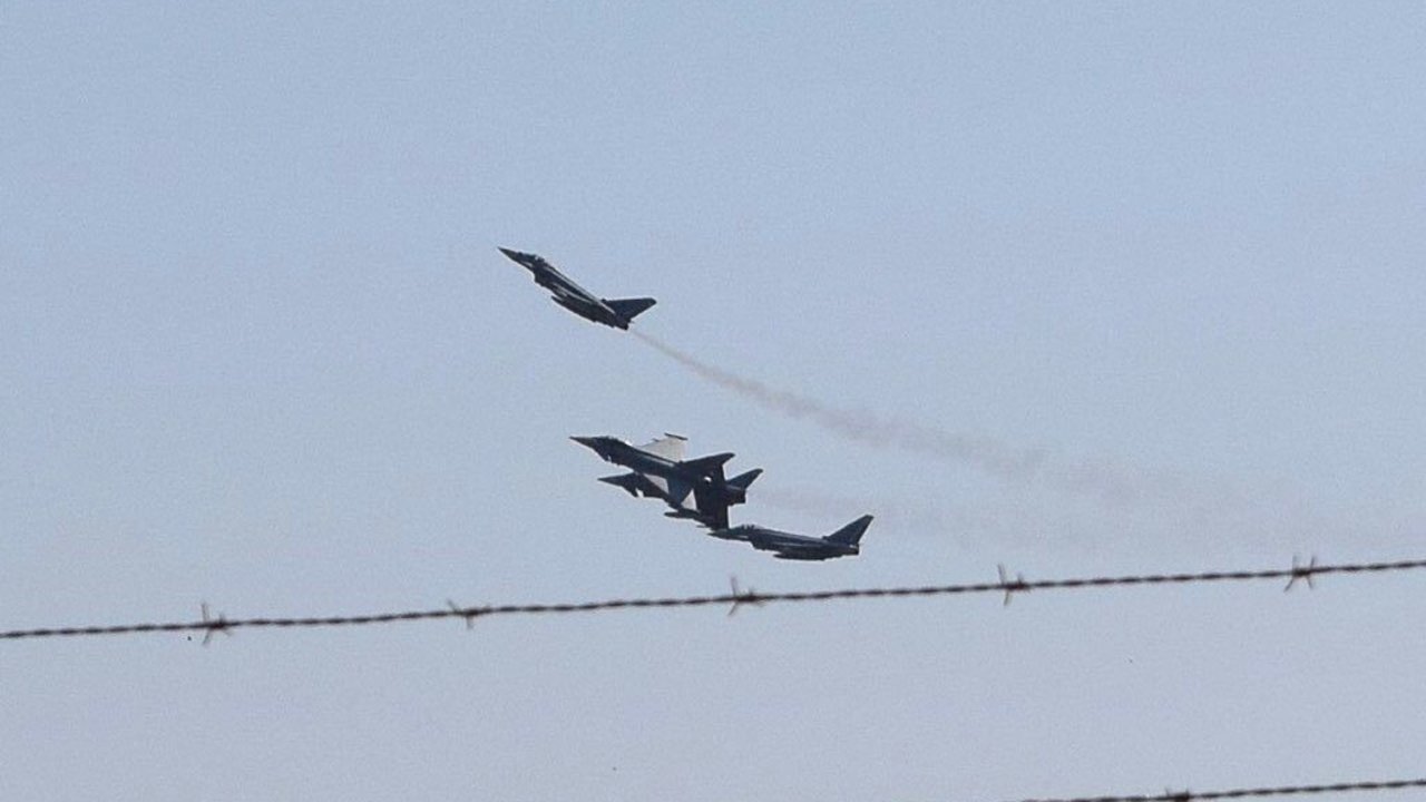 Un instante de la maniobra de ruptura de formación de los Eurofighter captado por testigos.