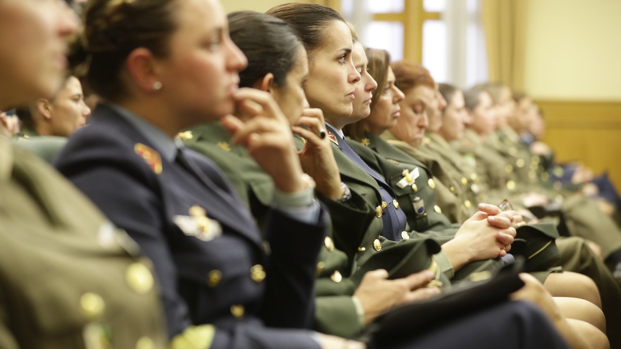 Mujeres militares.