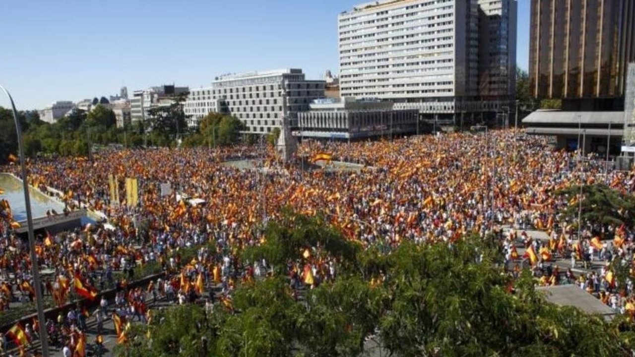 Manifestación en la Plaza de Colón contra el independentismo catalán el 7 de octubre de 2017 (Foto: Denaes).