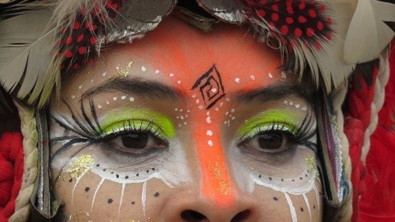 Detalle de maquillaje de un carnaval