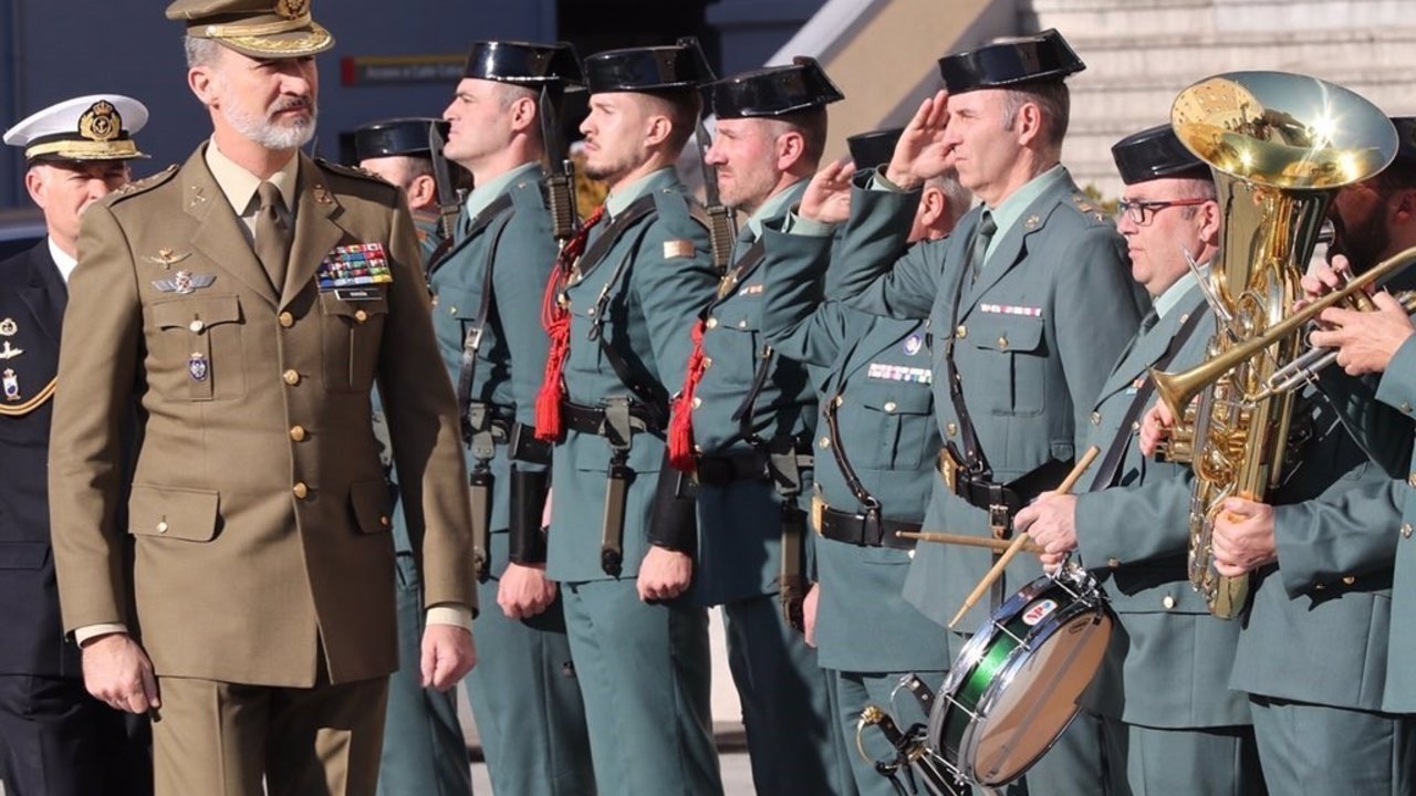 El Rey Felipe VI a su llegada al centro de operaciones de la Dirección General de la Guardia Civil en Madrid, a 09 de enero de 2020.