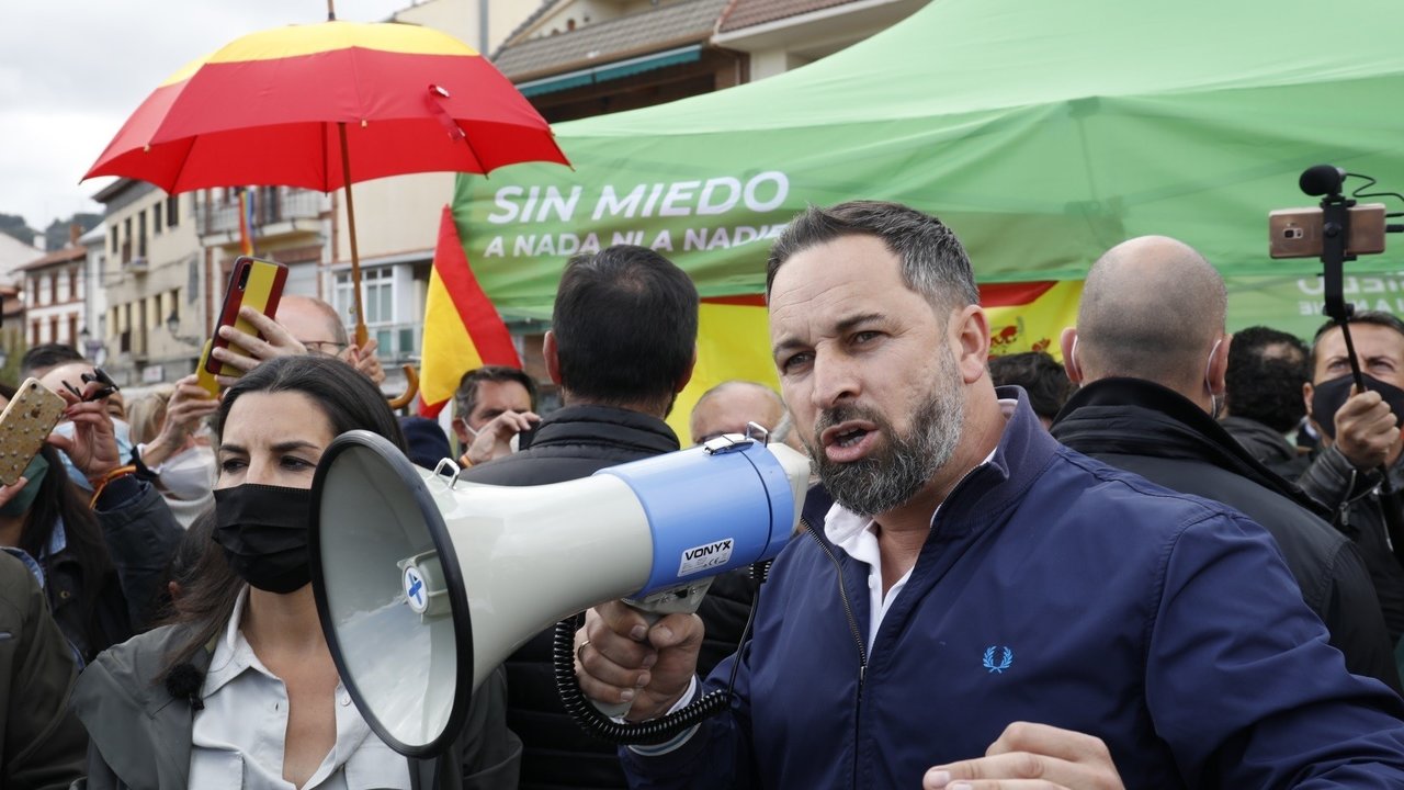 Santiago Abascal y Rocío Monasterio, en un mitin de Vox en Cercedilla (Foto: Rafael Bastante / Europa Press).