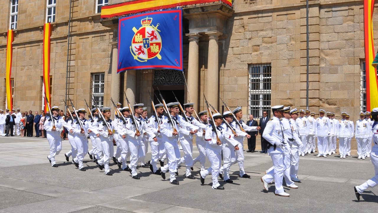 Desfile de la Armada en el Arsenal de Ferrol.
